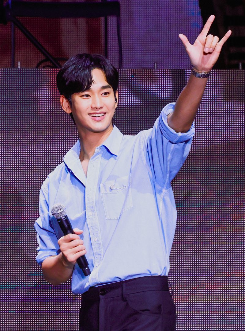 กรังด์ปรีซ์ฯ ทำถึงมาก สร้างปรากฏการณ์สุดพิเศษในแฟนมิตติ้งซุปตาร์คิมซูฮยอน
ทุ่มสุดตัวด้วยโปรดักชั่นระดับคอนเสิร์ต ทำแฟนๆด้อมไทยเคลิ้มฟินฉ่ำกันทั้งฮอลล์