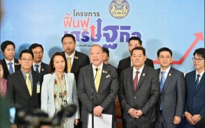 กลุ่มบริษัทเดอะมอลล์ กรุ๊ป ขานรับนโยบายรัฐบาล ประสานความร่วมมือ กระทรวงพาณิชย์ ขับเคลื่อนเศรษฐกิจของประเทศ ร่วม “โครงการฟื้นฟูเศรษฐกิจ” เร่งกระตุ้นเศรษฐกิจในช่วงสิ้นปี ด้วยการลดราคาสินค้าอุปโภค บริโภค และจัดรายการส่งเสริมการขาย พร้อมจัดสรรพื้นที่สนับสนุนผู้ประกอบการ SME  ประเดิมด้วยการผสานความร่วมมือ ‘พาณิชย์เชียงราย’ เร่งจัดโครงการฟื้นฟูเศรษฐกิจเชียงราย