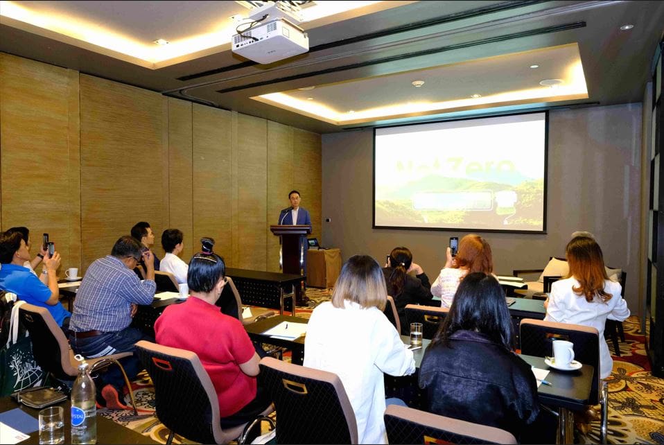 เบเยอร์ จับมือ 60 พันธมิตรสายอสังหาฯ ประกาศพันธกิจ "Net Zero Mission" พร้อมเปิดตัว "Paint CO2Cal" แอปฯคำนวณคาร์บอนฟุตพริ้นท์จากการใช้สีทาอาคารรายแรกในไทย ชูแนวคิดมุ่งพัฒนาธุรกิจสู่ความยั่งยืนด้วย “นวัตกรรมสีเขียว”