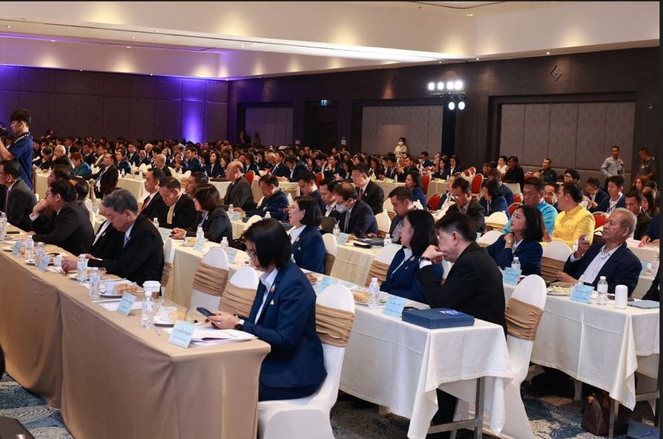 พิพัฒน์ เปิดเวทีประชุมระดับชาติ สร้างความยั่งยืนกองทุนประกันสังคม ไม่ล่มสลาย แลกเปลี่ยนความเห็น รวมพรรคการเมือง นักวิชาการ ทั้งไทยและเทศ SSO SUSTAINABLE FOR ALL 

