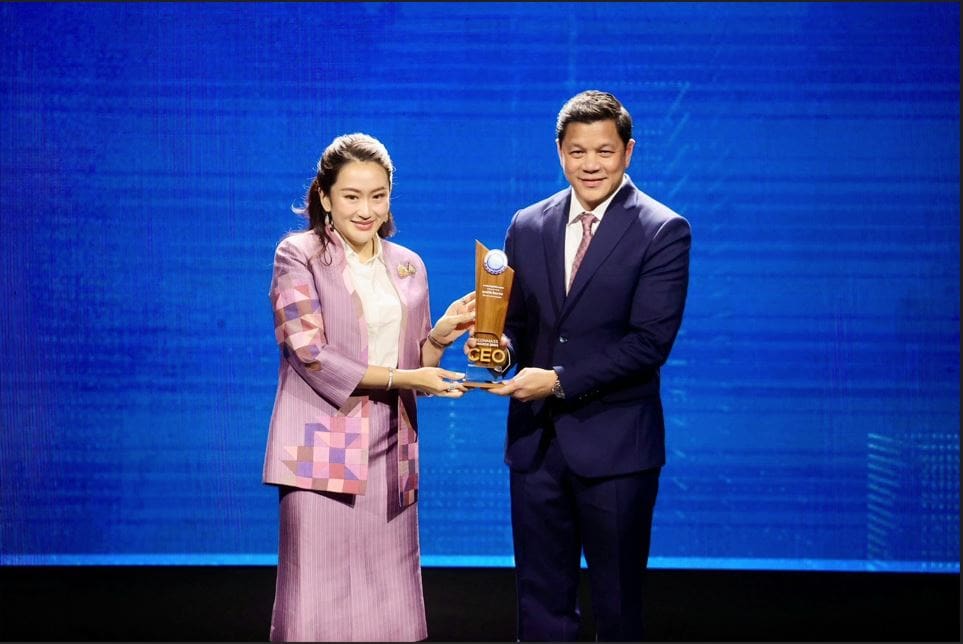 ผอ.ออมสิน รับ 3 รางวัล สุดยอดซีอีโอ "CEO Econmass Awards 2024"