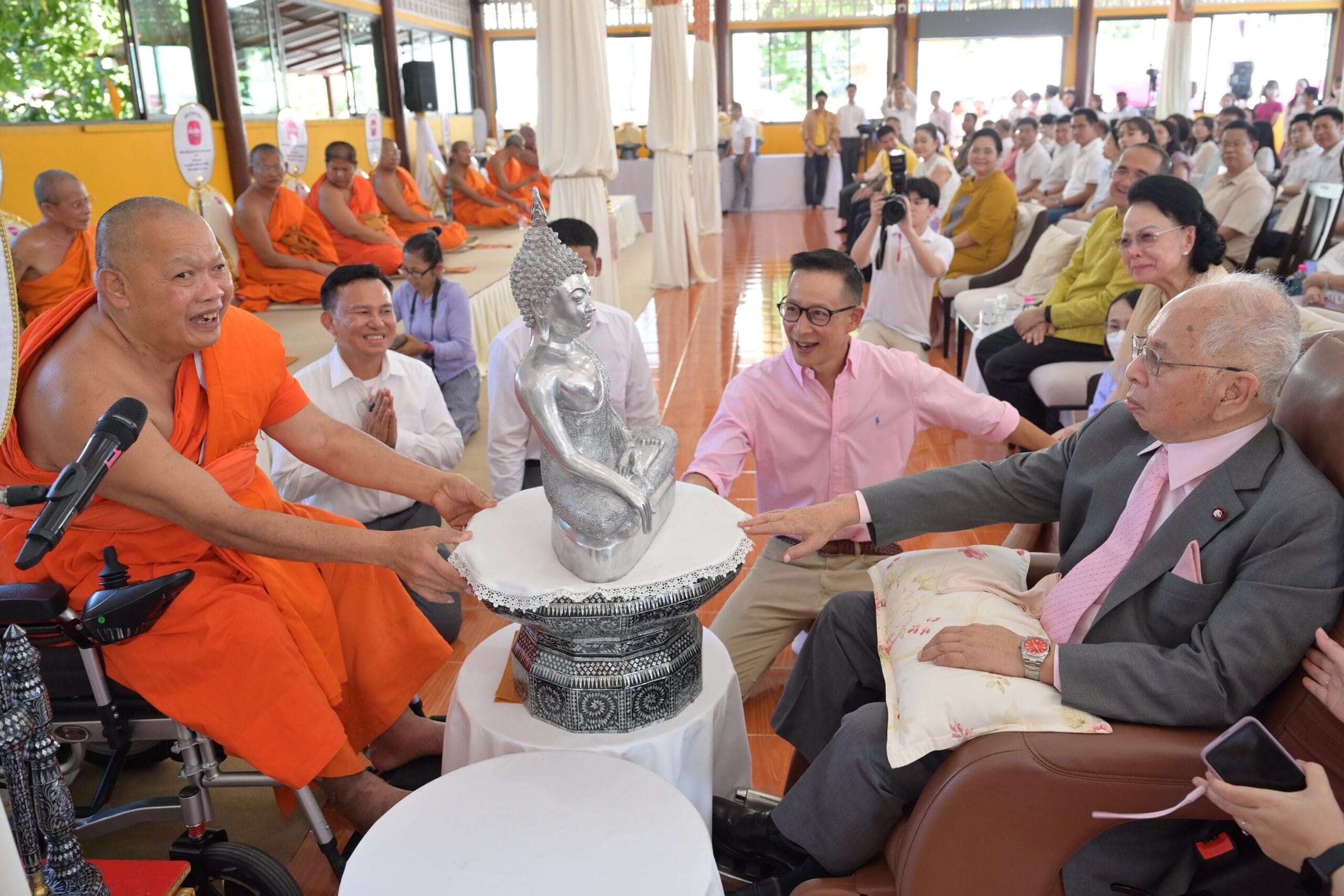 เมืองไทยประกันชีวิตถวายผ้ากฐิน ประจำปี 2567
ณ วัดหนองแก อ.หัวหิน จ.ประจวบคีรีขันธ์