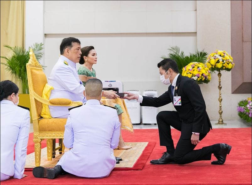 เชฟรอนเข้าเฝ้าฯ พระราชทานของที่ระลึกเนื่องในวันมหิดล ปี 2567 ในฐานะผู้ทำคุณประโยชน์ให้กับคณะแพทยศาสตร์ศิริราชพยาบาล มหาวิทยาลัยมหิดล