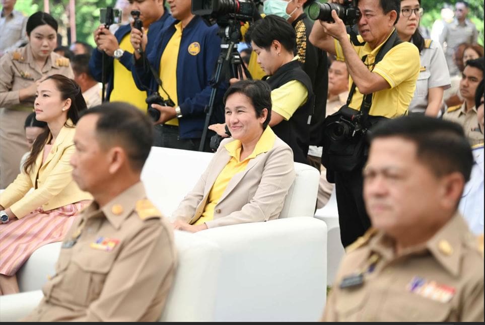 มท.1 มอบนโยบายส่งเสริมคุณภาพชีวิตของประชาชน พร้อมเปิดตู้น้ำประปาดื่มได้ ณ สวนศรีนครเขื่อนขันธ์