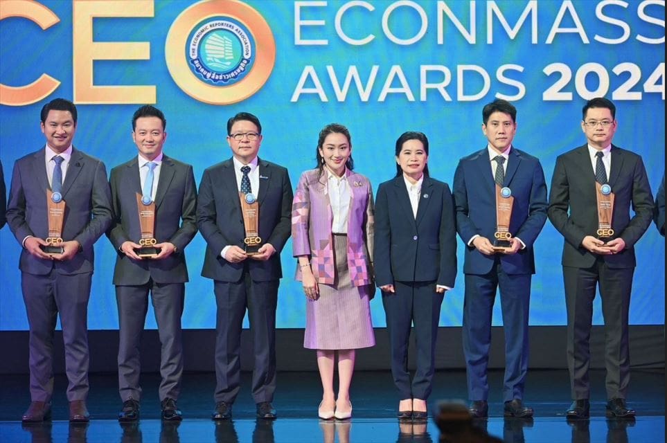 TOA คว้ารางวัลใหญ่ ‘สุดยอดซีอีโอ’ จากเวที CEO Econmass Awards 2024

และจากงาน SET Awards 2024 ควบอีก 2 รางวัล “Outstanding CEO & Company Performance Awards”
