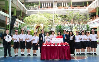 พรูเด็นเชียล ประเทศไทย ร่วมกับ คปภ. มอบหมวกนิรภัยให้เด็กนักเรียน รณรงค์ความปลอดภัยทางถนน