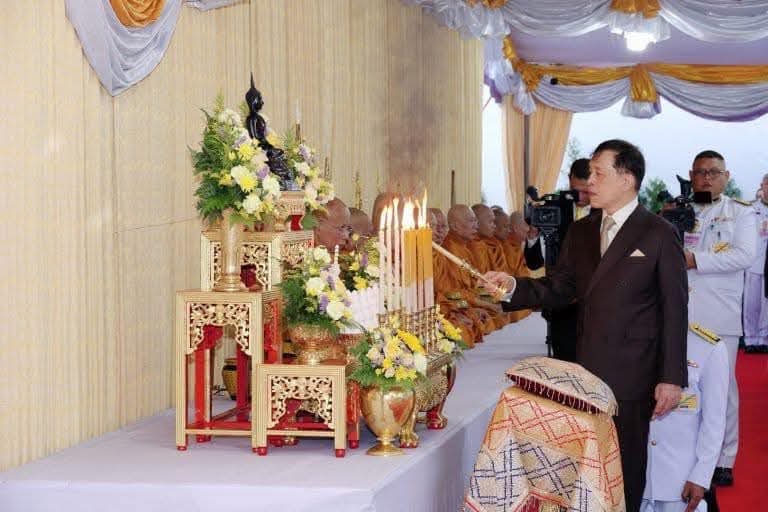 พระบาทสมเด็จพระเจ้าอยู่หัว และสมเด็จพระนางเจ้าฯ พระบรมราชินี เสด็จฯ ทรงเปิดสะพานทศมราชัน