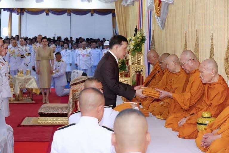 พระบาทสมเด็จพระเจ้าอยู่หัว และสมเด็จพระนางเจ้าฯ พระบรมราชินี เสด็จฯ ทรงเปิดสะพานทศมราชัน