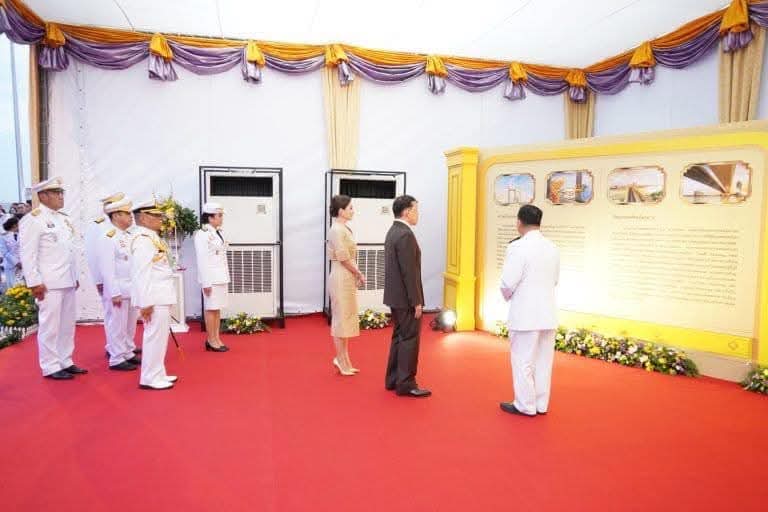 พระบาทสมเด็จพระเจ้าอยู่หัว และสมเด็จพระนางเจ้าฯ พระบรมราชินี เสด็จฯ ทรงเปิดสะพานทศมราชัน