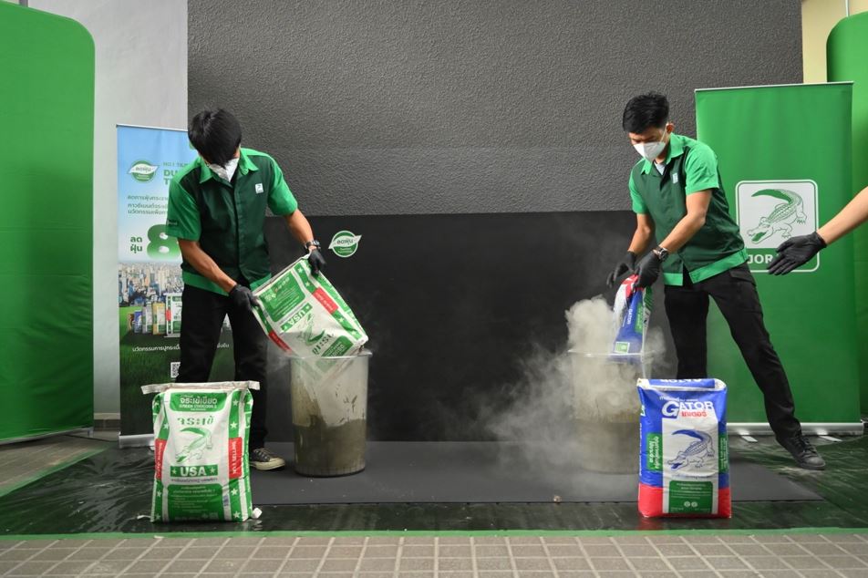 “จระเข้” ปฏิวัติวงการก่อสร้างด้วยสุดยอดนวัตกรรม “Dustless Technology” รายเดียวในไทย ลดการฟุ้งกระจายของฝุ่นถึง 80% สร้างมาตรฐานใหม่ “กาวซีเมนต์ปลอดภัย-ยั่งยืน”
เร่งแก้วิกฤตฝุ่น-ลดผลกระทบต่อสุขภาพ