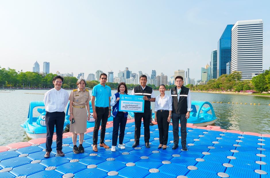 OCEAN LIFE ไทยสมุทร สนับสนุนคนไทยดูแลสุขภาพ
ส่งมอบเรือจักรยานน้ำโอชิ และอุปกรณ์เพื่อความปลอดภัยให้กับสวนเบญจกิติ