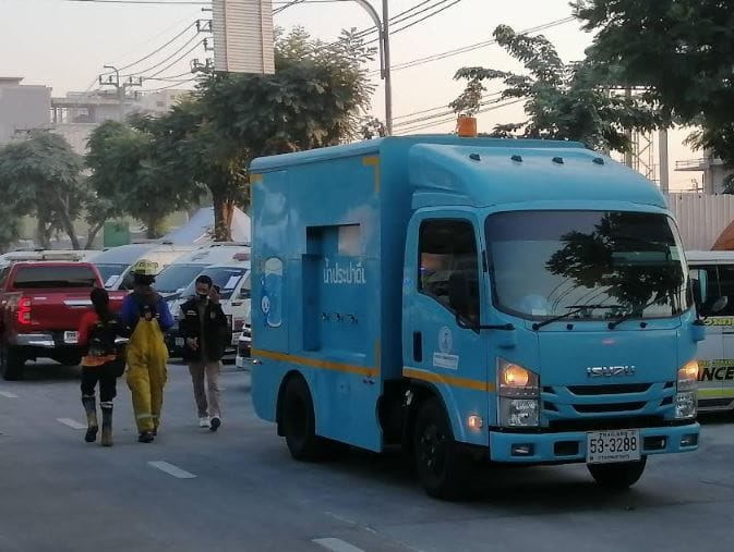 กปน. ส่งรถน้ำประปาดื่มได้ สนับสนุนปฏิบัติการช่วยเหลือตึกถล่ม เขตจตุจักร