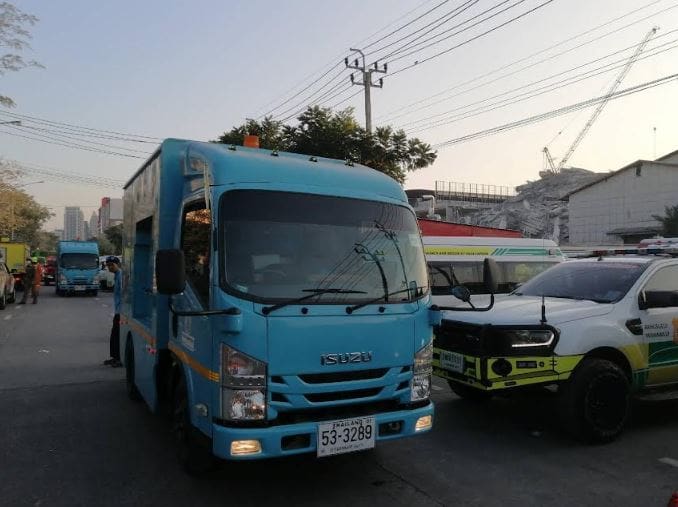 กปน. ส่งรถน้ำประปาดื่มได้ สนับสนุนปฏิบัติการช่วยเหลือตึกถล่ม เขตจตุจักร