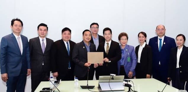 “พงศ์กวิน” ที่ปรึกษา รมต.คมนาคม พร้อมด้วยทีม “สภากรุงเทพมหานคร” และ “กทพ.” เดินหน้าผลักดันโครงการในเขตทุกพื้นที่ให้สำเร็จตามแผน หวังให้พี่น้องประชาชนได้ใช้ประโยชน์ในพื้นที่อย่างคุ้มค่ามากสุด ย้ำทุกโครงการที่จัดทำต้องมีความปลอดภัย!