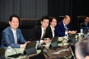 "พงศ์กวิน" ที่ปรึกษา รมต.คมนาคม พร้อมด้วยทีม "สภากรุงเทพมหานคร" และ "กทพ." เดินหน้าผลักดันโครงการในเขตทุกพื้นที่ให้สำเร็จตามแผน หวังให้พี่น้องประชาชนได้ใช้ประโยชน์ในพื้นที่อย่างคุ้มค่ามากสุด ย้ำทุกโครงการที่จัดทำต้องมีความปลอดภัย! 