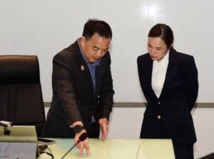 "พงศ์กวิน" ที่ปรึกษา รมต.คมนาคม พร้อมด้วยทีม "สภากรุงเทพมหานคร" และ "กทพ." เดินหน้าผลักดันโครงการในเขตทุกพื้นที่ให้สำเร็จตามแผน หวังให้พี่น้องประชาชนได้ใช้ประโยชน์ในพื้นที่อย่างคุ้มค่ามากสุด ย้ำทุกโครงการที่จัดทำต้องมีความปลอดภัย! 