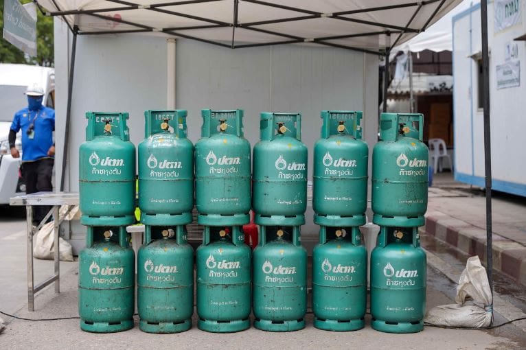 OR มอบก๊าซหุงต้ม ปตท. แก่ กทม. เพื่อสนับสนุนภารกิจค้นหาผู้สูญหายในพื้นที่อาคารถล่ม