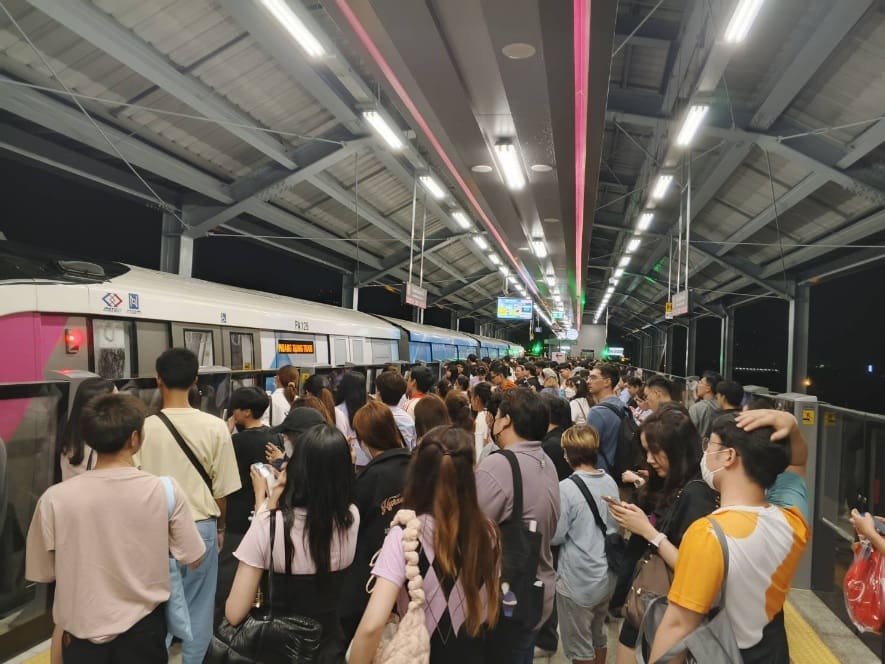 วันหยุดยาวคึกคัก! คนแห่ใช้ระบบรางทะลุ 1.2 ล้าน เที่ยว รถไฟฟ้าสีชมพูส่วนต่อขยายทำสถิติใหม่นับตั้งแต่เปิดทดลองให้บริการ