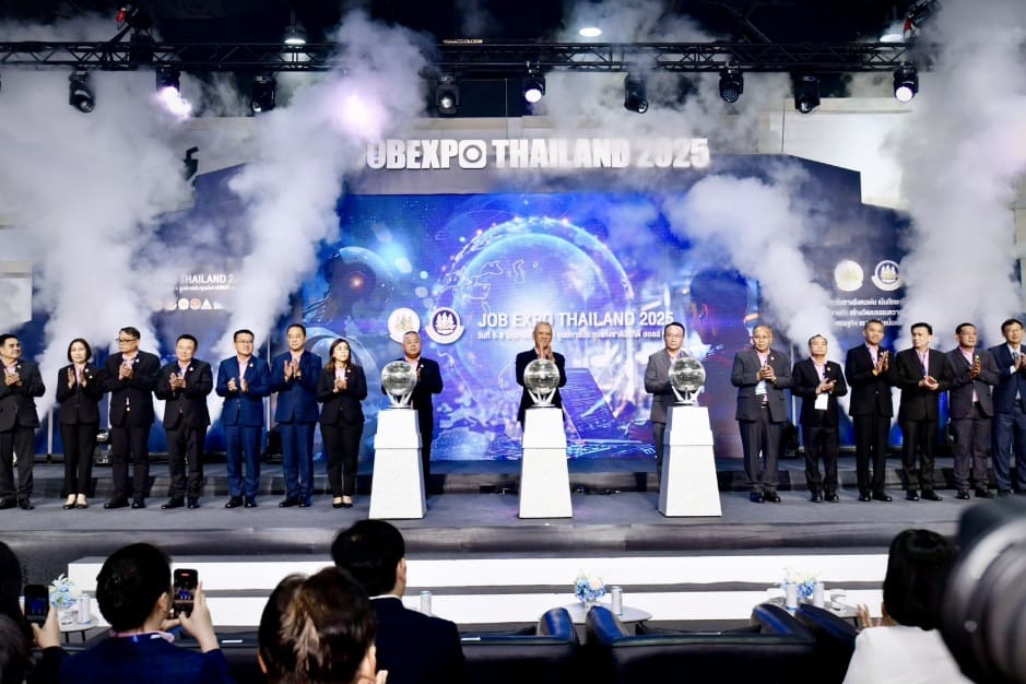 เริ่มแล้ว!! JOB EXPO 2025 “พิพัฒน์” นำทัพเปิดมหกรรมหางาน ที่มากกว่าการหางาน สุดยิ่งใหญ่แห่งปี สร้างโอกาส สร้างอาชีพ เตรียมพร้อมแรงงานไทยสู่อนาคต วันแรกประชาชนแห่ร่วมงาน คึกคัก ห้ามพลาด 6 – 8 มิ.ย. นี้ ที่ศูนย์สิริกิติ์