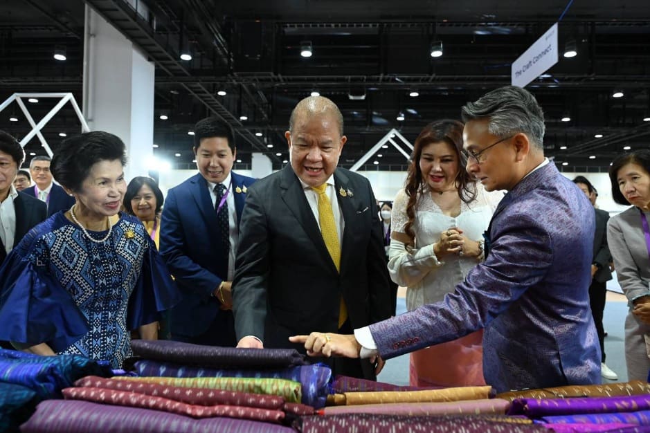 “พิชัย” เปิดงาน “Crafts Bangkok 2025” หนุน SACIT ผลักดันไทยเป็นศูนย์กลางหัตถกรรมแห่งอาเซียน จุดประกายคนรุ่นใหม่ สู่ตลาดโลก