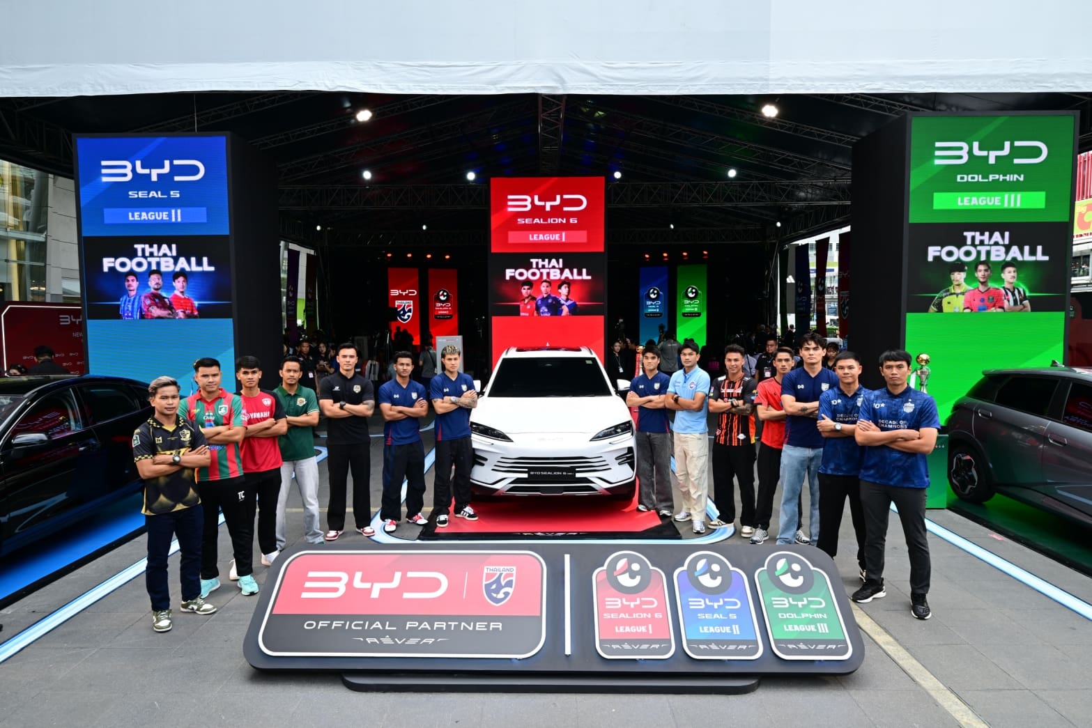 BYD ประกาศสนับสนุนฟุตบอลทีมชาติไทย และไทยลีกอย่างเป็นทางการ
ภายใต้แนวคิด “BYD ชาร์จพลังบอลไทย”
ขับเคลื่อนวงการลูกหนังด้วยพลังงานแห่งอนาคต