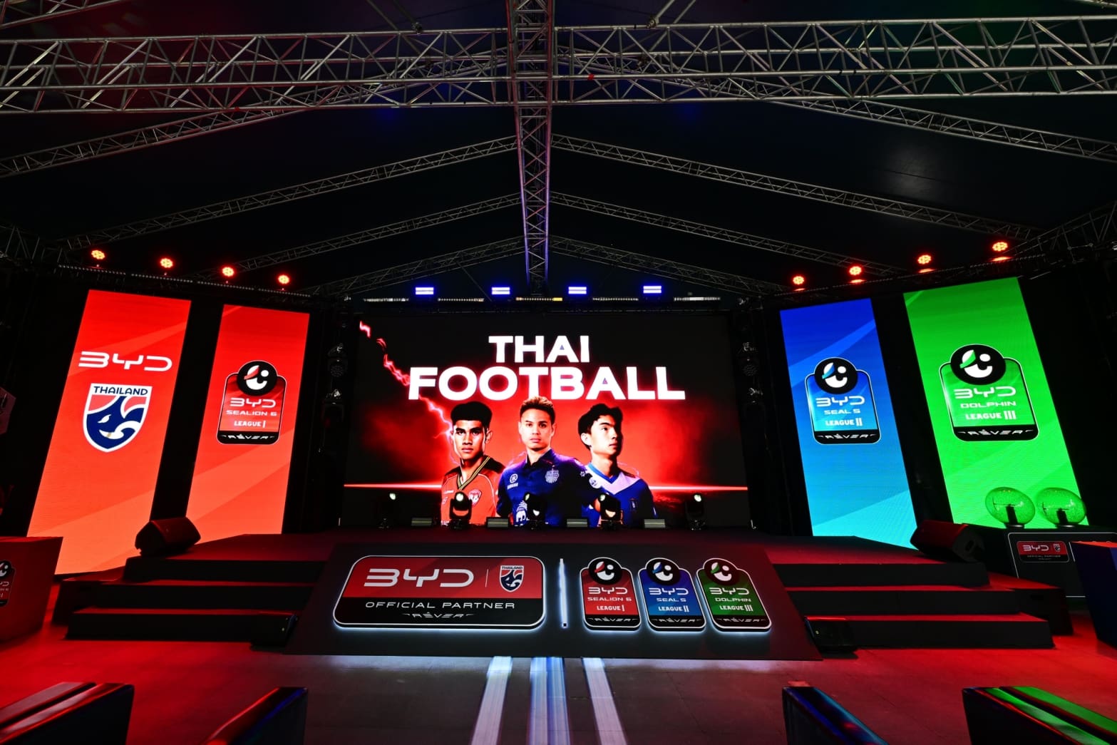 BYD ประกาศสนับสนุนฟุตบอลทีมชาติไทย และไทยลีกอย่างเป็นทางการ
ภายใต้แนวคิด “BYD ชาร์จพลังบอลไทย”
ขับเคลื่อนวงการลูกหนังด้วยพลังงานแห่งอนาคต