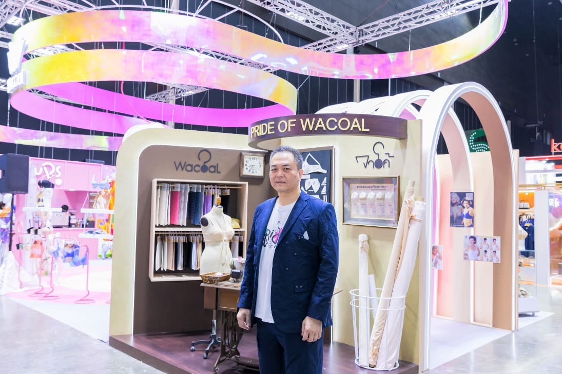 เพราะเชื่อว่าทุกวันของคุณควรเต็มไปด้วยความสบายใจ ที่ได้สวมใส่ชุดชั้นใน ที่ใส่ใจทั้งคุณและโลก วาโก้บอกเล่าเรื่องราวตลอด 55 ปี แห่งการเดินทางอย่างมุ่งมั่นตั้งใจ “PRIDE OF WACOAL” วาโก้ภูมิใจในสิ่งที่ทำ ในงานสหกรุ๊ปแฟร์ ครั้งที่ 29