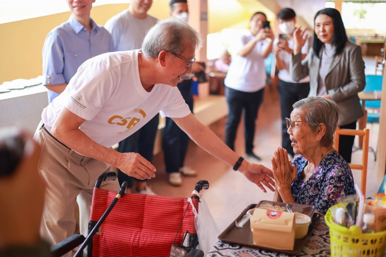 กรุงเทพประกันภัยจับมือโรงพยาบาลบำรุงราษฎร์ร่วมจัดกิจกรรม BKI อาสาพัฒนาบ้านพักคนชราพร้อมกับอาสาบำรุงราษฎร์ออกหน่วยแพทย์เคลื่อนที่ตรวจสุขภาพผู้สูงอายุบ้านบางแค