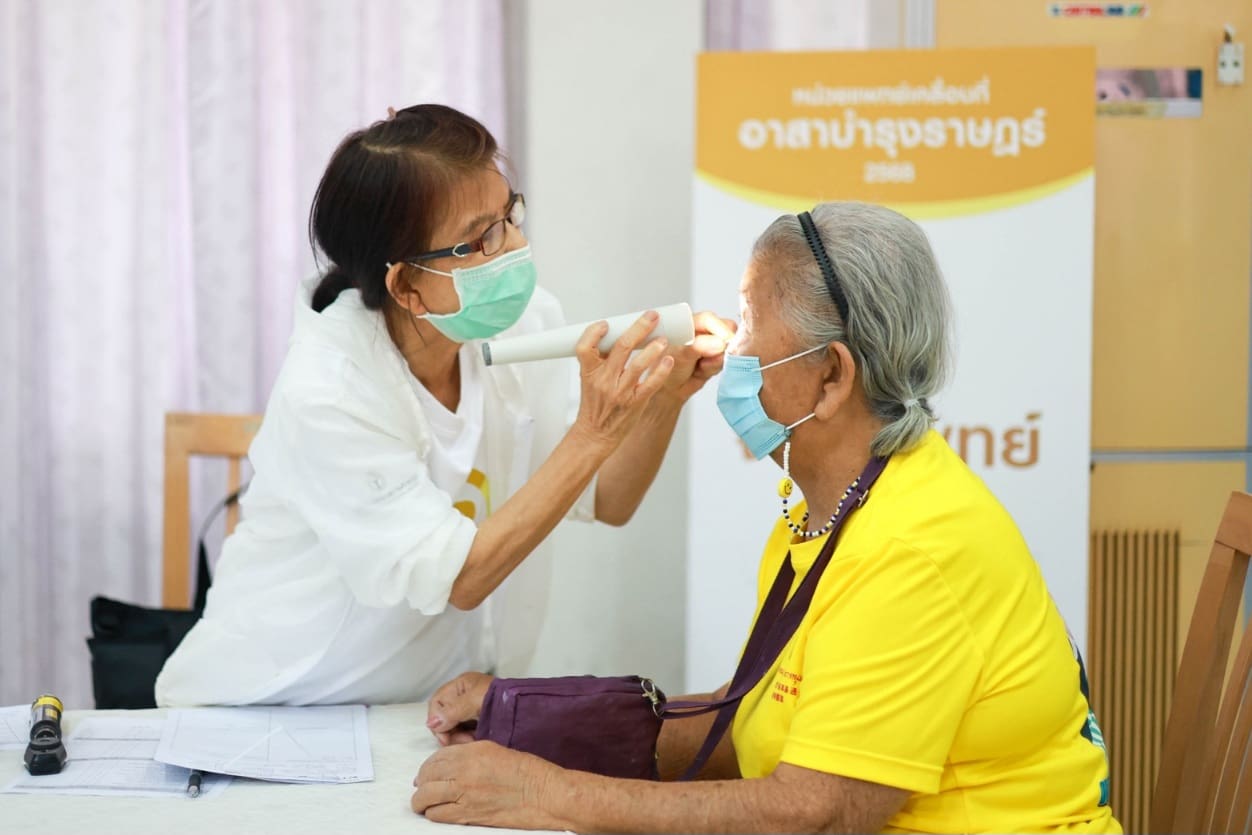 กรุงเทพประกันภัยจับมือโรงพยาบาลบำรุงราษฎร์ร่วมจัดกิจกรรม BKI อาสาพัฒนาบ้านพักคนชราพร้อมกับอาสาบำรุงราษฎร์ออกหน่วยแพทย์เคลื่อนที่ตรวจสุขภาพผู้สูงอายุบ้านบางแค