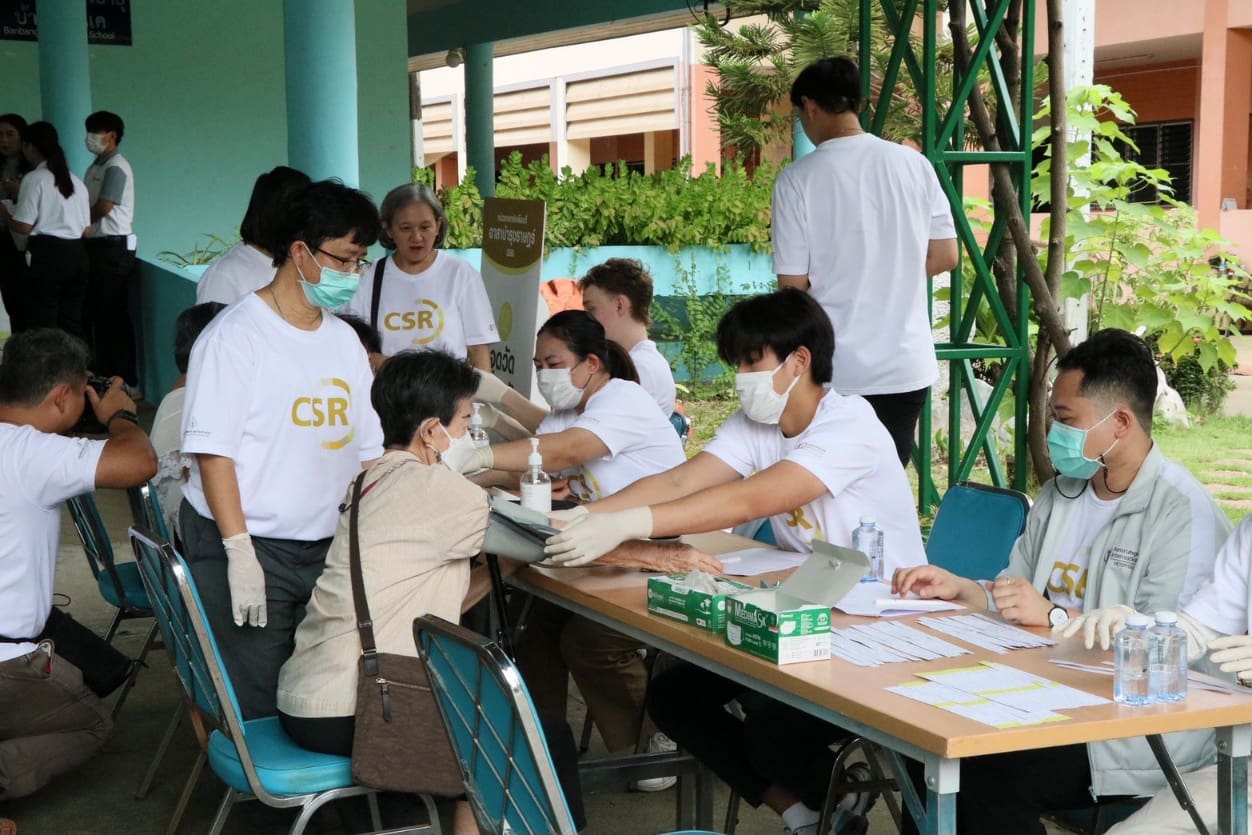 กรุงเทพประกันภัยจับมือโรงพยาบาลบำรุงราษฎร์ร่วมจัดกิจกรรม BKI อาสาพัฒนาบ้านพักคนชราพร้อมกับอาสาบำรุงราษฎร์ออกหน่วยแพทย์เคลื่อนที่ตรวจสุขภาพผู้สูงอายุบ้านบางแค