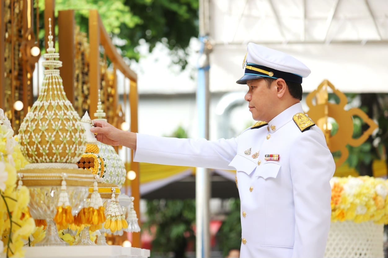 ออมสิน ถวายพระพรชัยมงคล เนื่องในโอกาสวันเฉลิมพระชนมพรรษาพระบาทสมเด็จพระเจ้าอยู่หัว

