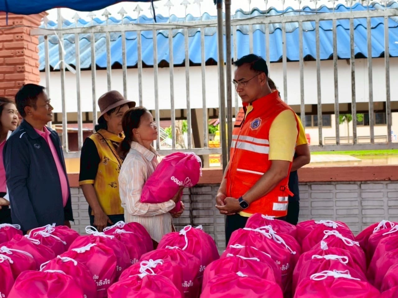 ออมสิน มอบเงิน 7.5 แสนบาท ช่วยผู้ประสบภัยน้ำท่วม 5 จังหวัดภาคเหนือ

