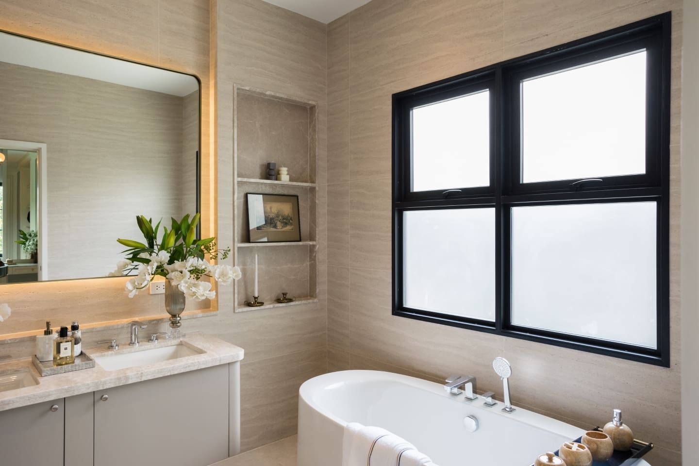 “แสนสิริ” จับมือพันธมิตร “วินด์เซอร์”
ชูนวัตกรรมประตูหน้าต่างไวนิลคาร์บอนต่ำรายแรกในไทย
ยกระดับบ้านอยู่สบาย ควบคู่สิ่งแวดล้อมยั่งยืน