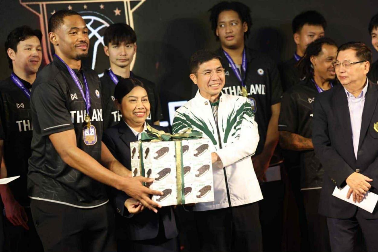 ผู้จัดการ ธ.ก.ส. ร่วมแถลงข่าวเปิดลีกบาสอาชีพ
“Basketball Thai League 2025”   