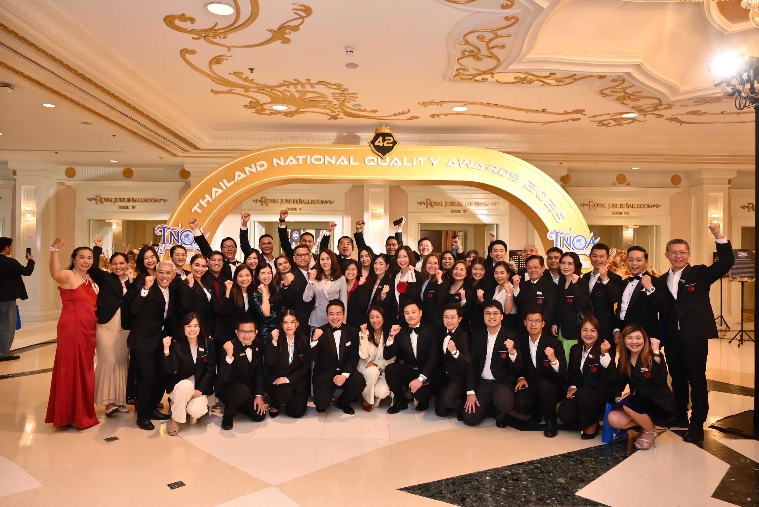 เอไอเอ ประเทศไทย ครองอันดับ 1 รางวัลตัวแทนคุณภาพดีเด่นแห่งชาติ ครั้งที่ 42 (42nd TNQA) ติดต่อกันเป็นปีที่ 18