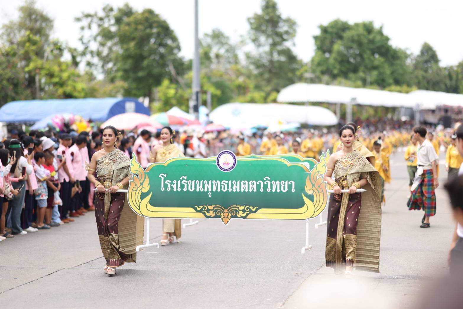 ธ.ก.ส. ร่วมขบวนประเพณีแห่เทียนพรรษา จังหวัดอุบลราชธานี 2568