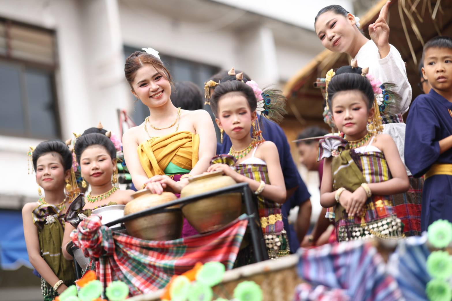 ธ.ก.ส. ร่วมขบวนประเพณีแห่เทียนพรรษา จังหวัดอุบลราชธานี 2568