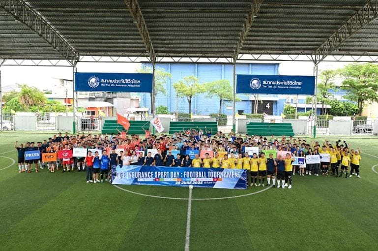 ภาคธุรกิจประกันชีวิตจัดการแข่งขันฟุตบอลกระชับมิตรเสริมสร้างความสัมพันธ์บุคลากร