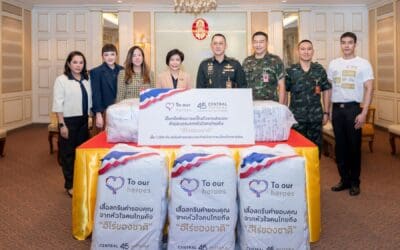 เซ็นทรัลพัฒนา ขอเป็นตัวแทนคนไทย ส่งกำลังใจถึงแนวหน้า มอบเสื้อ สกรีนคำขอบคุณจากหัวใจคนไทยถึง “ฮีโร่ของชาติ”