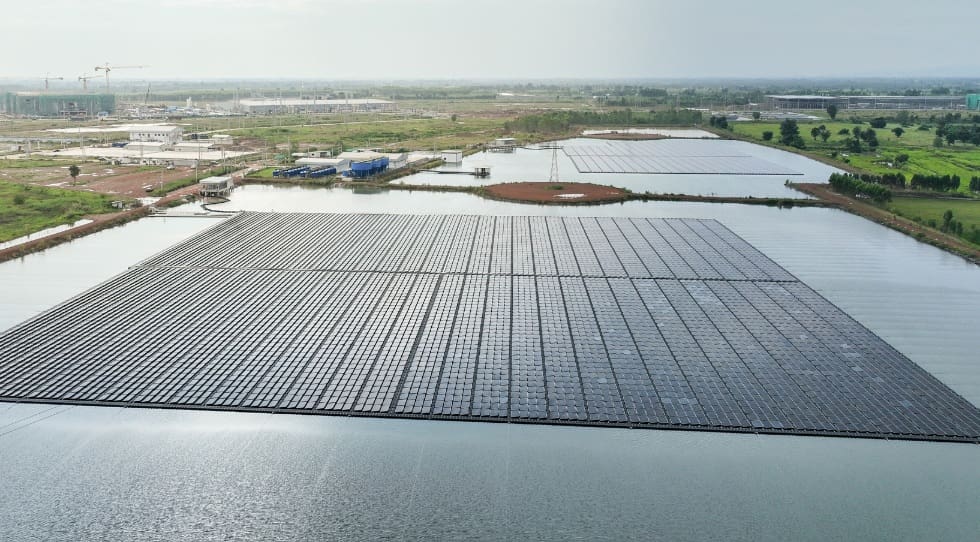 เอสซีจี เผยผลประกอบการไตรมาส 2 และครึ่งปีแรก 68 ปรับตัวดีต่อเนื่อง กระแสเงินสดแกร่งขึ้น หนี้ลด
ครึ่งปีหลังเร่งเครื่องฝ่าพายุเศรษฐกิจโลก ชูฐานผลิตหลากหลายใน “อาเซียน”
“ลดต้นทุน” แข่งขันกับผู้ผลิตระดับโลก ดัน “สินค้า Smart Value - HVA - Green” รุกตลาดเติบโต
เคาะเงินปันผลระหว่างกาล 2.50 บาท/หุ้น