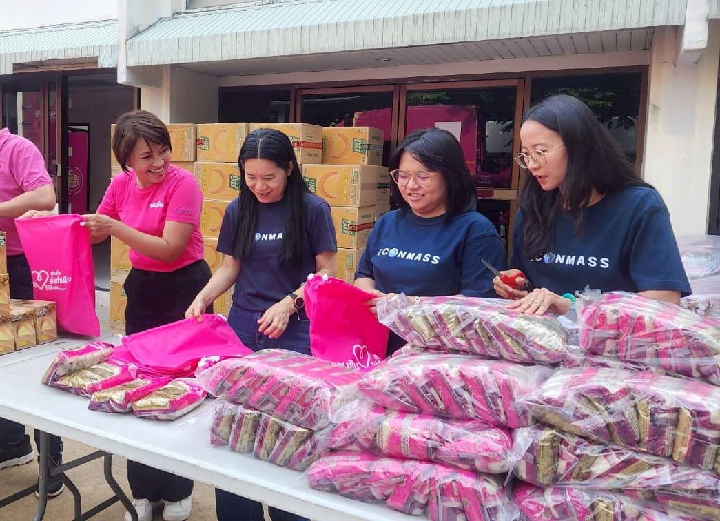 ออมสิน X สมาคมผู้สื่อข่าวเศรษฐกิจ ร่วมแรงร่วมใจ บรรจุถุงห่วงใยให้ผู้ประสบภัย