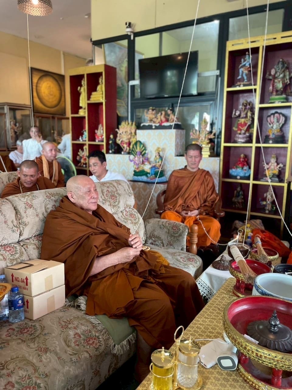 หลวงตาม้า วัดถ้ำเมืองนะ"เมตตา มาพร้อมคณะสงฆ์ และ คลื่นมหาชนร่วมพลังแห่งความศรัทธา มากล้น เต็มลานพิธีบวงสรวงเททอง หล่อ"องค์ท้าวเวสสุวรรณ" สูง 2.59 เมตร(วาระองค์แรก) บังเกิดอาทิตย์ทรงกลด 

หลวงตาม้า วัดถ้ำเมืองนะ"เมตตา มาพร้อมคณะสงฆ์ และ คลื่นมหาชนร่วมพลังแห่งความศรัทธา มากล้น เต็มลานพิธีบวงสรวงเททอง หล่อ"องค์ท้าวเวสสุวรรณ" สูง 2.59 เมตร(วาระองค์แรก) บังเกิดอาทิตย์ทรงกลด 

