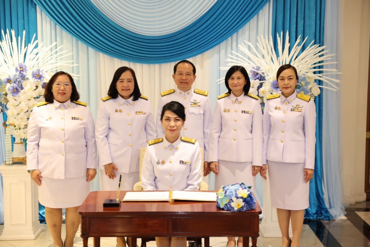 ออมสิน ถวายพระพรชัยมงคล เนื่องในโอกาสวันเฉลิมพระชนมพรรษาสมเด็จพระบรมราชชนนีพันปีหลวง