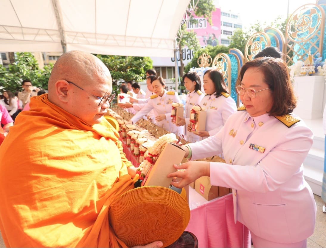 ออมสิน ถวายพระพรชัยมงคล เนื่องในโอกาสวันเฉลิมพระชนมพรรษาสมเด็จพระบรมราชชนนีพันปีหลวง