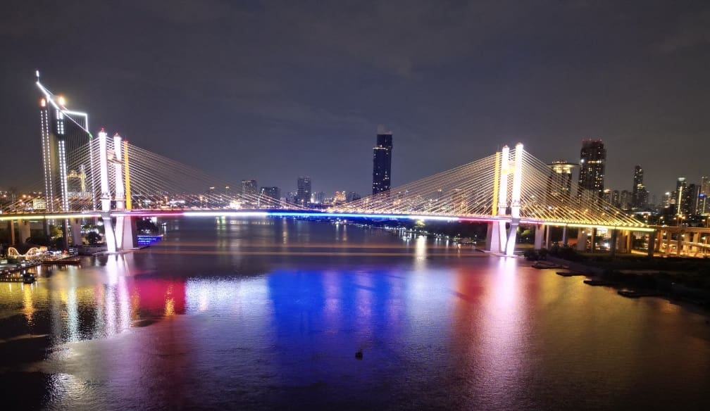 กทพ. เปิดไฟประดับสะพานทศมราชัน เพื่อเฉลิมพระเกียรติ เนื่องในโอกาสวันเฉลิมพระชนมพรรษา สมเด็จพระนางเจ้าสิริกิติ์ พระบรมราชินีนาถ พระบรมราชชนนีพันปีหลวง 12 สิงหาคม 2568