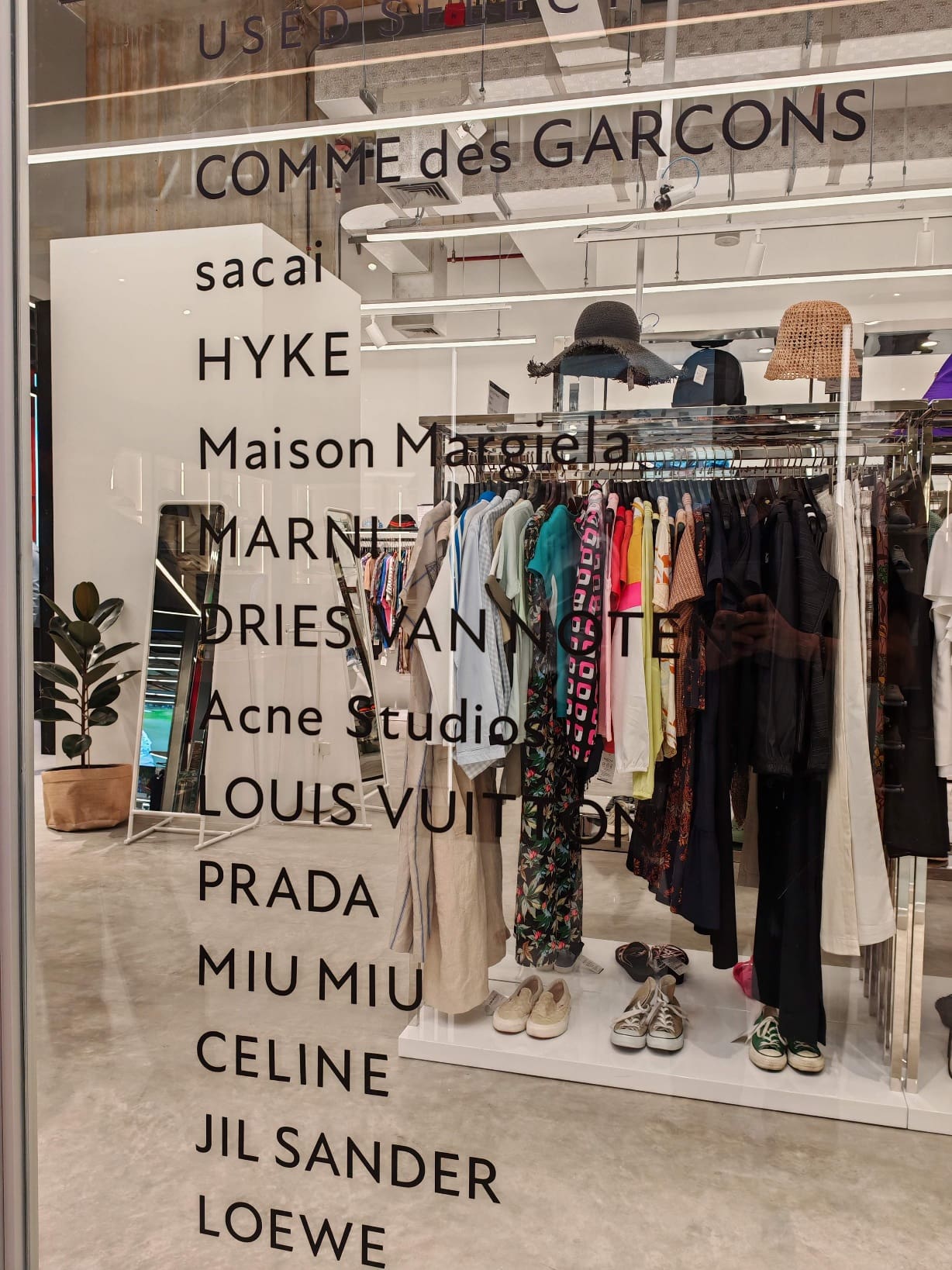 เเร็กแท็ก (RAGTAG) ช็อปสินค้าแฟชั่นลักชัวรี่มือสองจากญี่ปุ่น
เปิดตัวสาขาแรกในไทยอย่างเป็นทางการที่ One Bangkok