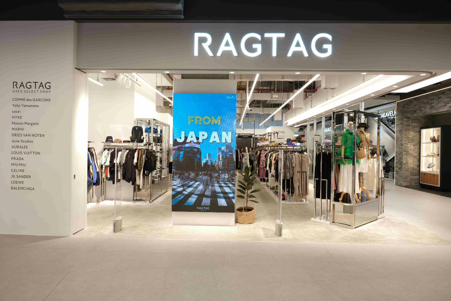 เเร็กแท็ก (RAGTAG) ช็อปสินค้าแฟชั่นลักชัวรี่มือสองจากญี่ปุ่น
เปิดตัวสาขาแรกในไทยอย่างเป็นทางการที่ One Bangkok