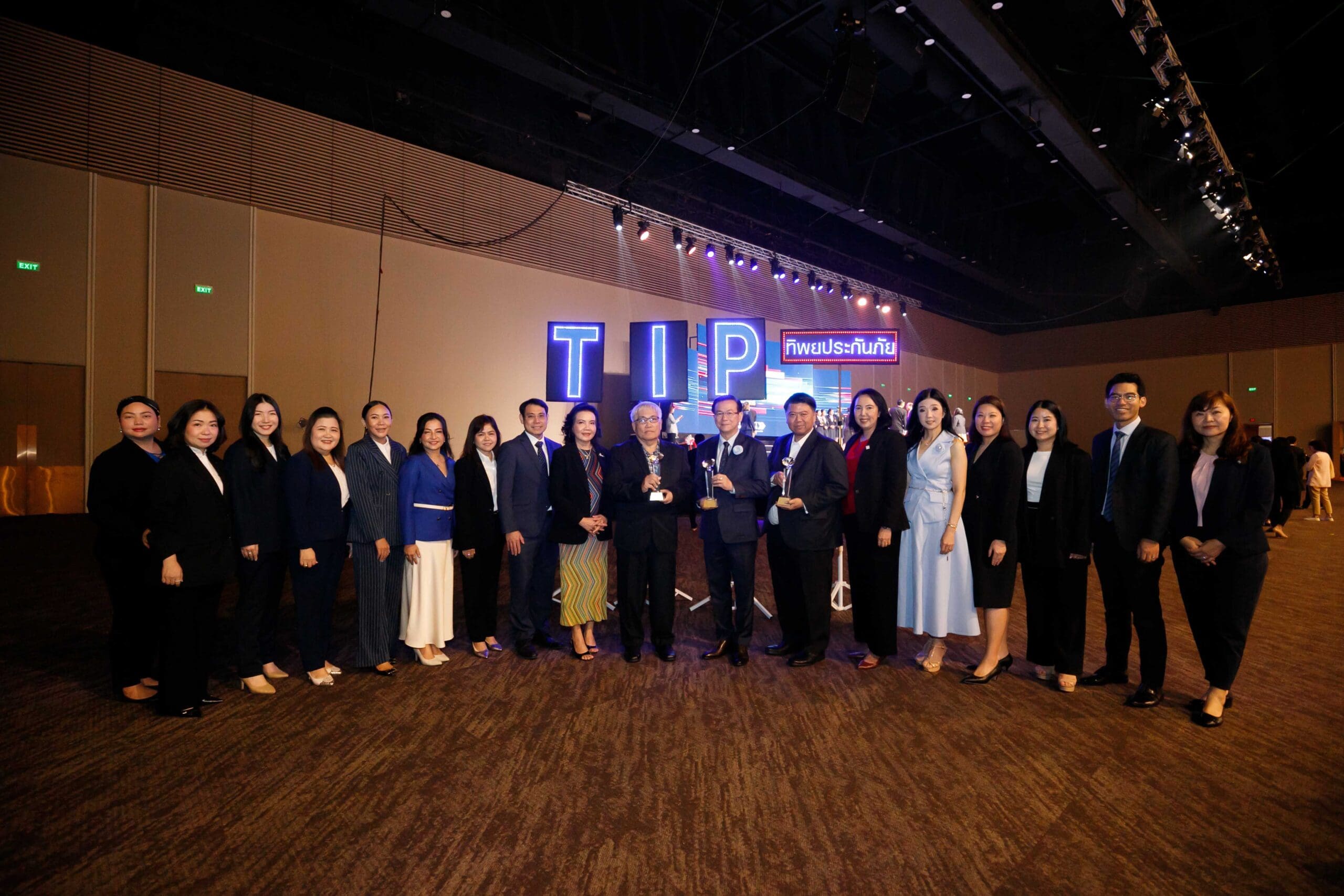 ทิพยประกันภัย ก้าวสู่ความสำเร็จสูงสุดแห่งวงการประกันภัยไทย
ด้วยการคว้า "รางวัลเกียรติยศบริษัทประกันภัยที่มีการบริหารงานดีเด่น (Hall
of Fame)” และ
“บริษัทประกันวินาศภัยที่สร้างสรรค์นวัตกรรมเทคโนโลยีประกันภัยดีเด่น”
ประจำปี 2567 จากสำนักงาน คปภ.