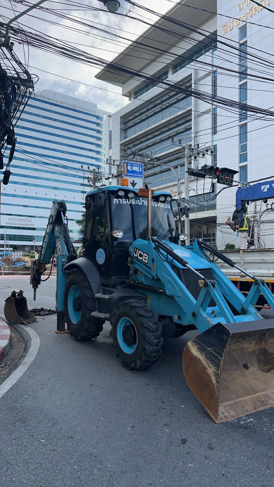 กปน. เร่งบรรเทาผลกระทบผู้ใช้น้ำ จากเหตุถนนสามเสนทรุดตัว กระทบท่อประปาแตกรั่ว