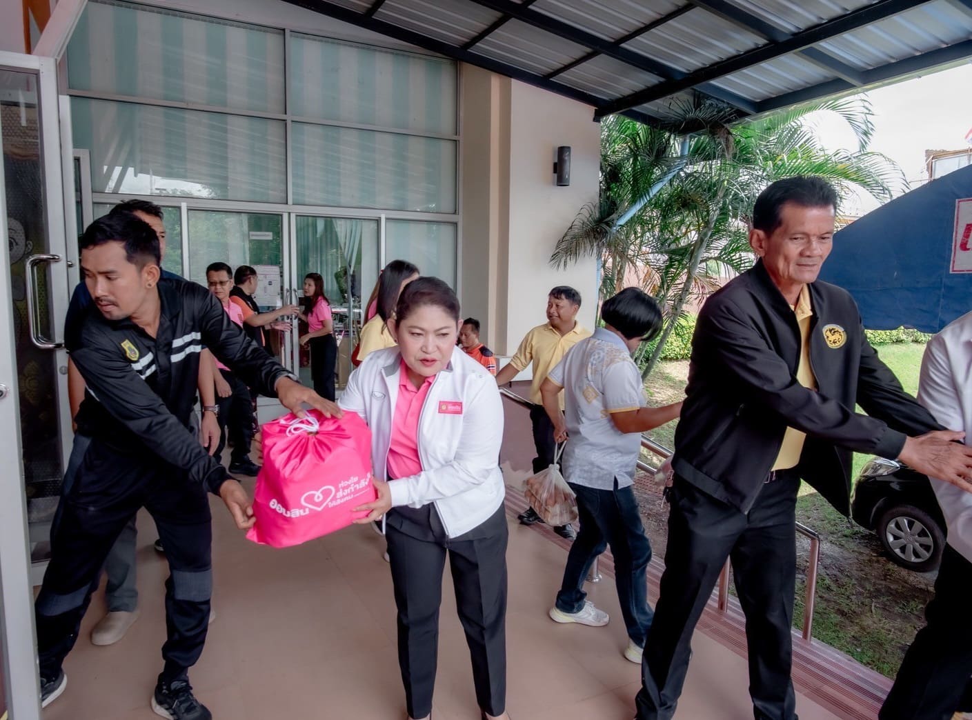 ออมสินส่งความห่วงใยต่อเนื่อง นำถุงยังชีพช่วยเหลือผู้ประสบอุทกภัย ในพื้นที่ จ.อุตรดิตถ์ และ จ.พิษณุโลก
